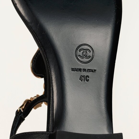 Chanel Cruise 2023 Black Embellished Heart Leather Thong Sandals - Picture 6 of 12